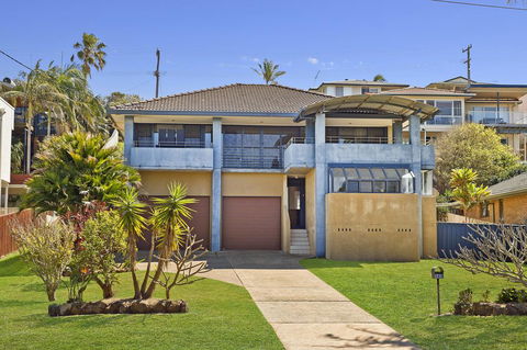 143 Matthew Flinders Drive, Port Macquarie - Perisher Accommodation 1