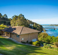 2 Water Crescent - Retro Haven - Perisher Accommodation