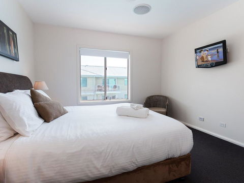 245 'Pacific Blue', 265 Sandy Point Rd - Air Conditioned Unit With Resort Facilities And Linen Supplied - Perisher Accommodation 2