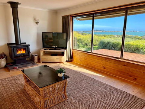 C4 Miles Beach Shack - Perisher Accommodation 3