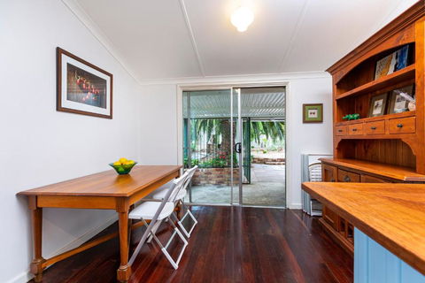 Camellia Cottage - PET FRIENDLY - Kwinana - Perisher Accommodation 4
