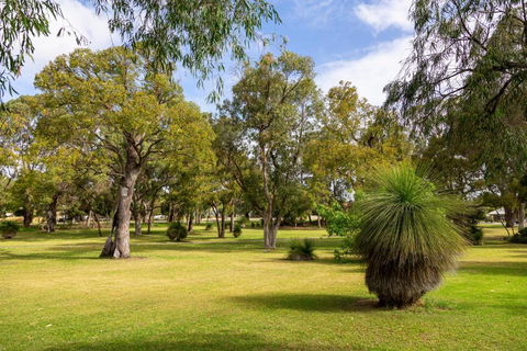 Camellia Cottage - PET FRIENDLY - Kwinana - Perisher Accommodation 1