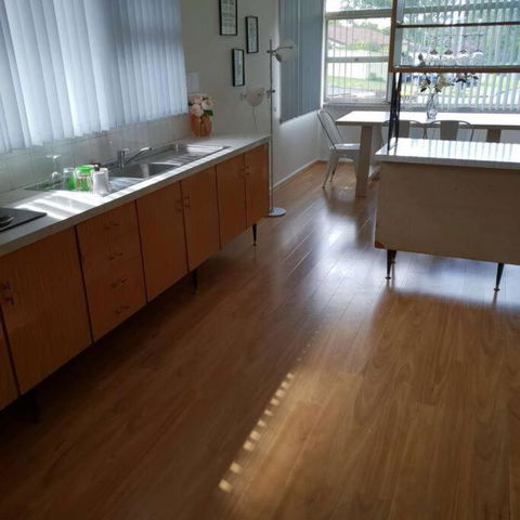 CAMPBELLTOWN HOLIDAY HOME 3 BED + FREE PARKING NCA039 - Perisher Accommodation 2