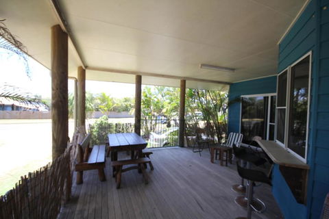 CASTAWAY BEACH HOUSE- NO Parties - NO Pets - Perisher Accommodation 3