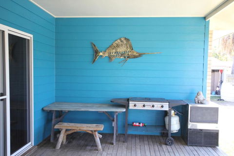 CASTAWAY BEACH HOUSE- NO Parties - NO Pets - Perisher Accommodation 4