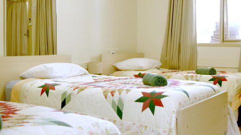 CATALINA Lake-front RETREAT - Perisher Accommodation 3
