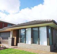 5Bed 2Bath Family House in Werribee - Perisher Accommodation