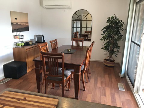 Acacia House - Central Healesville - Yarra Valley - Perisher Accommodation 2