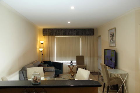 ADELAIDE CBD APARTMENT - 3BR, 2BATH & CARPARK - Perisher Accommodation 2