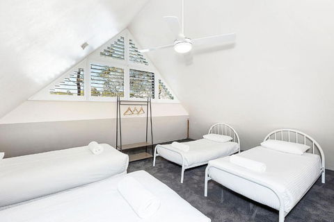 Eagle Bay Beach Lodge - 1 Street Back From Stunning Eagle Bay! - Perisher Accommodation 2