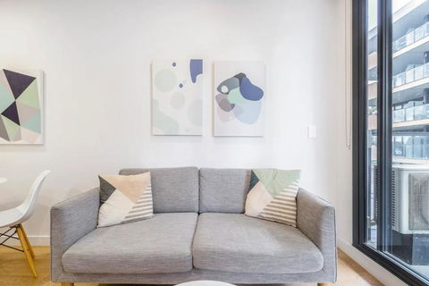 Executive Comfort Living Near La Trobe & RMIT Uni - Perisher Accommodation 2