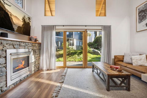 Ice 3 - Perisher Accommodation 2