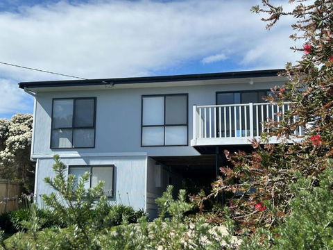 Iconic Beach House On Bruce - Perisher Accommodation 0
