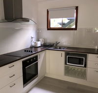 Airlie Getaway Unit 3