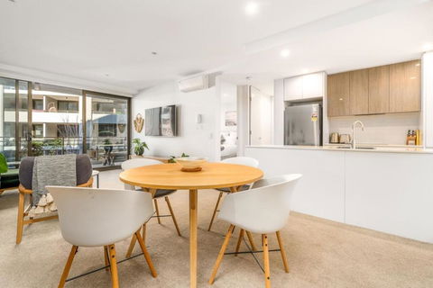 Modish Apartment Near Parliamentary Triangle - Perisher Accommodation 3