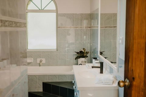 Misty Mountain Manor - Perisher Accommodation 3