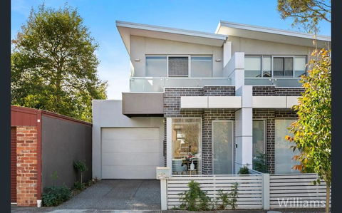 Room In Newport Modern Townhouse - Walk To Stunning Ocean View - Perisher Accommodation 1
