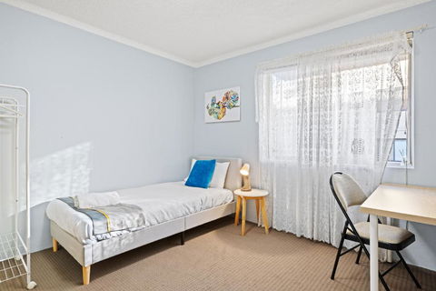 Modern Private Single Room - Centrally Located At Liverpool - Shared Bathroom - Perisher Accommodation 0