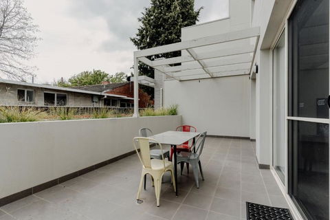 Peaceful 1-Bed Apartment Close To Lonsdale St - Perisher Accommodation 3