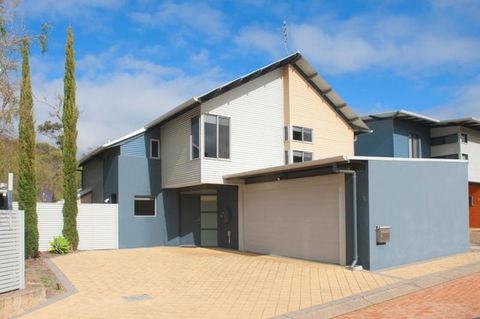 PEPPY TREE HOUSE - Perisher Accommodation 0