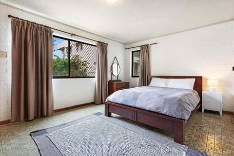 PET FRIENDLY & Super Central Retro Beach Pad! - Perisher Accommodation 0