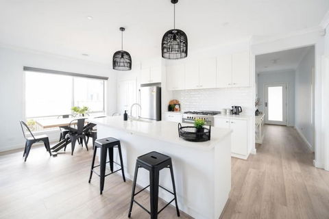 PIPER Modern Home Walk To Beach Shops Parks - Perisher Accommodation 0