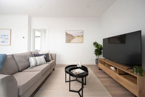 PIPER Modern Home Walk To Beach Shops Parks - Perisher Accommodation 1