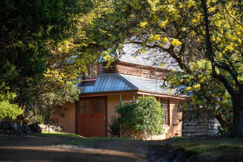 Poets Ode Featuring The Donkey Shed Theatre - Perisher Accommodation 0