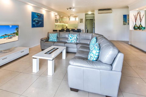 POINCIANA 101 HAMILTON ISLAND CENTRALLY LOCATED 3 BEDROOM, Plus BUGGY!! - Perisher Accommodation 3
