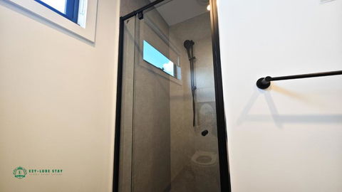 Private Suite With Queen Bed TV - Room 11 - Perisher Accommodation 3