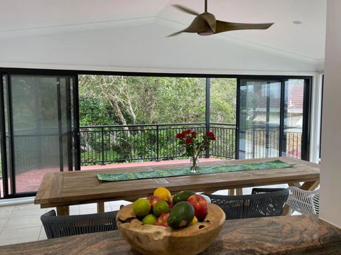 Rainbow Beachhouse - Deluxe, Pristine Location - Perisher Accommodation 2