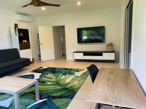 Rainbow Beachhouse - Deluxe, Pristine Location - Perisher Accommodation 3