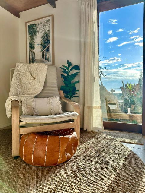 Private Access Retreat 1 Queen Bedroom W Stunning Pool And Ocean Views - Perisher Accommodation 3