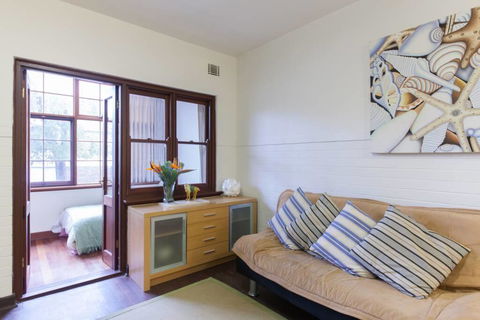 B3 Walk To UWA, Swan River On The Nedlands Border - Perisher Accommodation 3