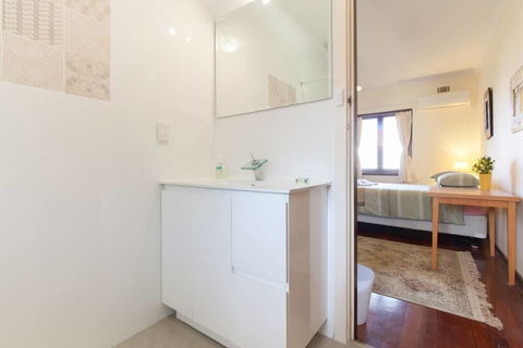 B8 Cafes, Resturants, UWA Close To SCGH - Perisher Accommodation 0