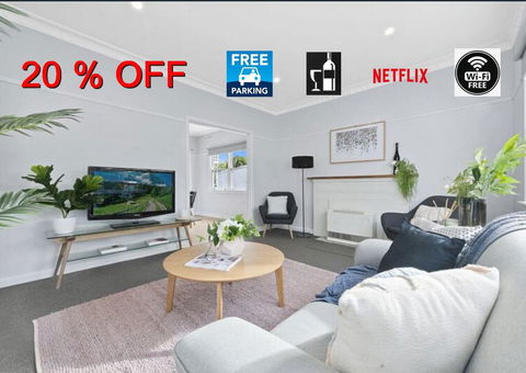 BALLARAT CLOSE 2 CBD + HOSPITAL+3BR HOME+NETFLIX + WiFi + Gift - Perisher Accommodation 0