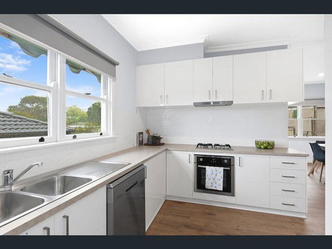 BALLARAT CLOSE 2 CBD + HOSPITAL+3BR HOME+NETFLIX + WiFi + Gift - Perisher Accommodation 3
