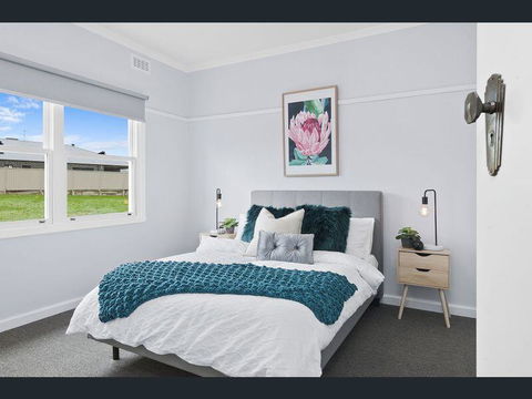 BALLARAT CLOSE 2 CBD + HOSPITAL+3BR HOME+NETFLIX + WiFi + Gift - Perisher Accommodation 1
