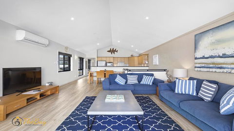 Beach House 72A Marine Drive - Fingal Bay - Perisher Accommodation 2