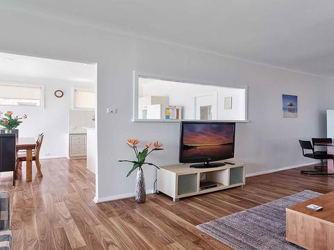 Beached Inn' 93 Foreshore Drive - Spacious Beach Front House - Perisher Accommodation 3