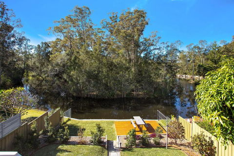 Renovated Coastal Getaway With Water Views - Perisher Accommodation 0