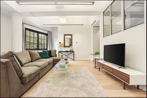 Renovated Warehouse Conversion In Heart Of Sydney - Perisher Accommodation 1
