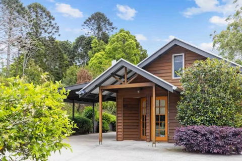 Romantic Lakeview Cottage - Perisher Accommodation 1