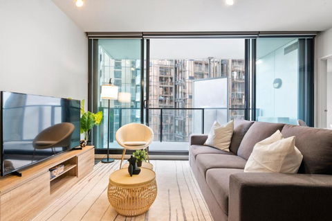 Rooftop Pool 2BR Apt At Marvel Stadium With Free Parking - Perisher Accommodation 1