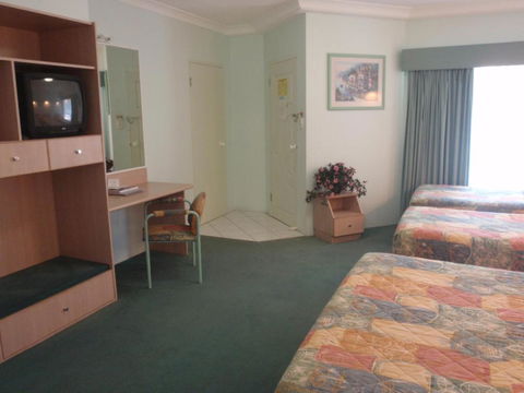 Runaway Bay Motor Inn - Perisher Accommodation 2