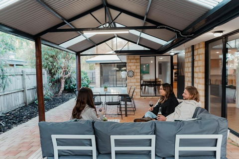 Salhus - Sleep In King Beds & Easy Walk To Town - Perisher Accommodation 0