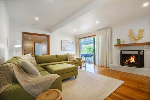 Salt Air Beach Retreat - 280m Walk To Foreshore, Check Out 5pm Sunday! - Perisher Accommodation 0