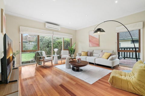Stunning Family Home The Heart Of Box Hill North - Perisher Accommodation 0