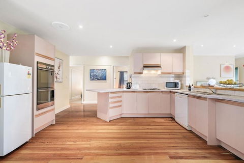 Stunning Family Home The Heart Of Box Hill North - Perisher Accommodation 3