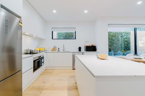 Stylish 4BR Family Townhouse With Private Courtyard - Perisher Accommodation 1